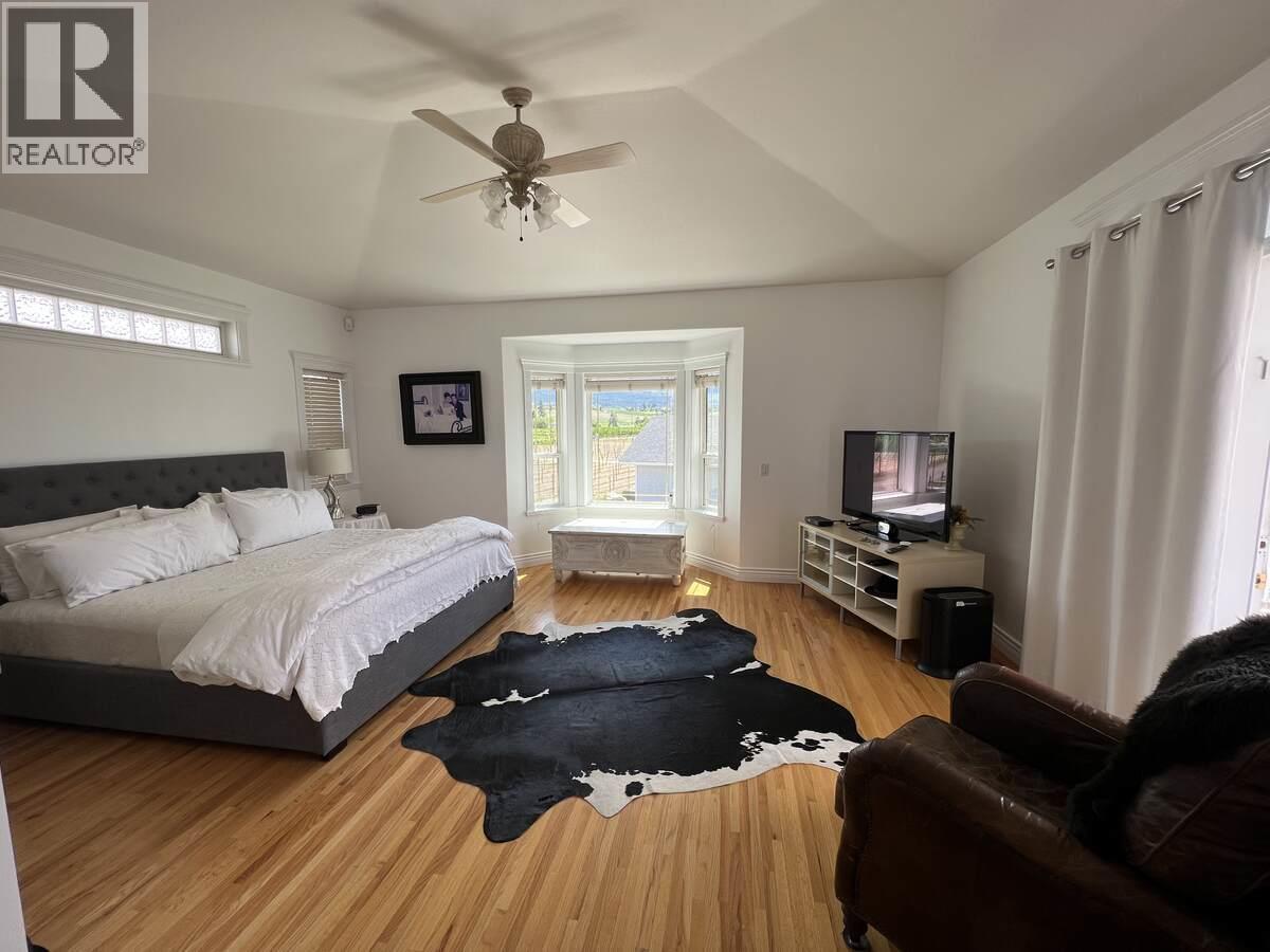 3380 Neid Road, Kelowna, BC - Indoor Photo Showing Bedroom
