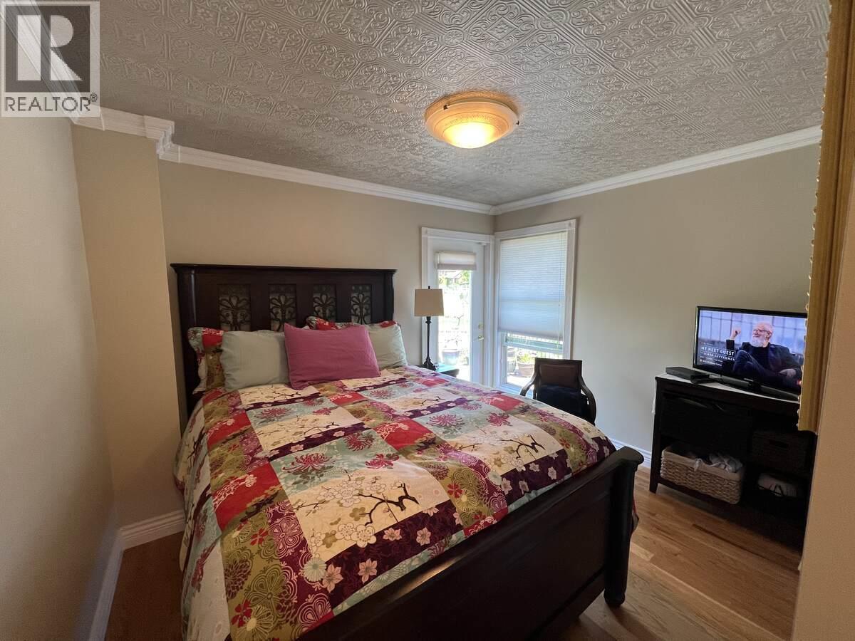 3380 Neid Road, Kelowna, BC - Indoor Photo Showing Bedroom