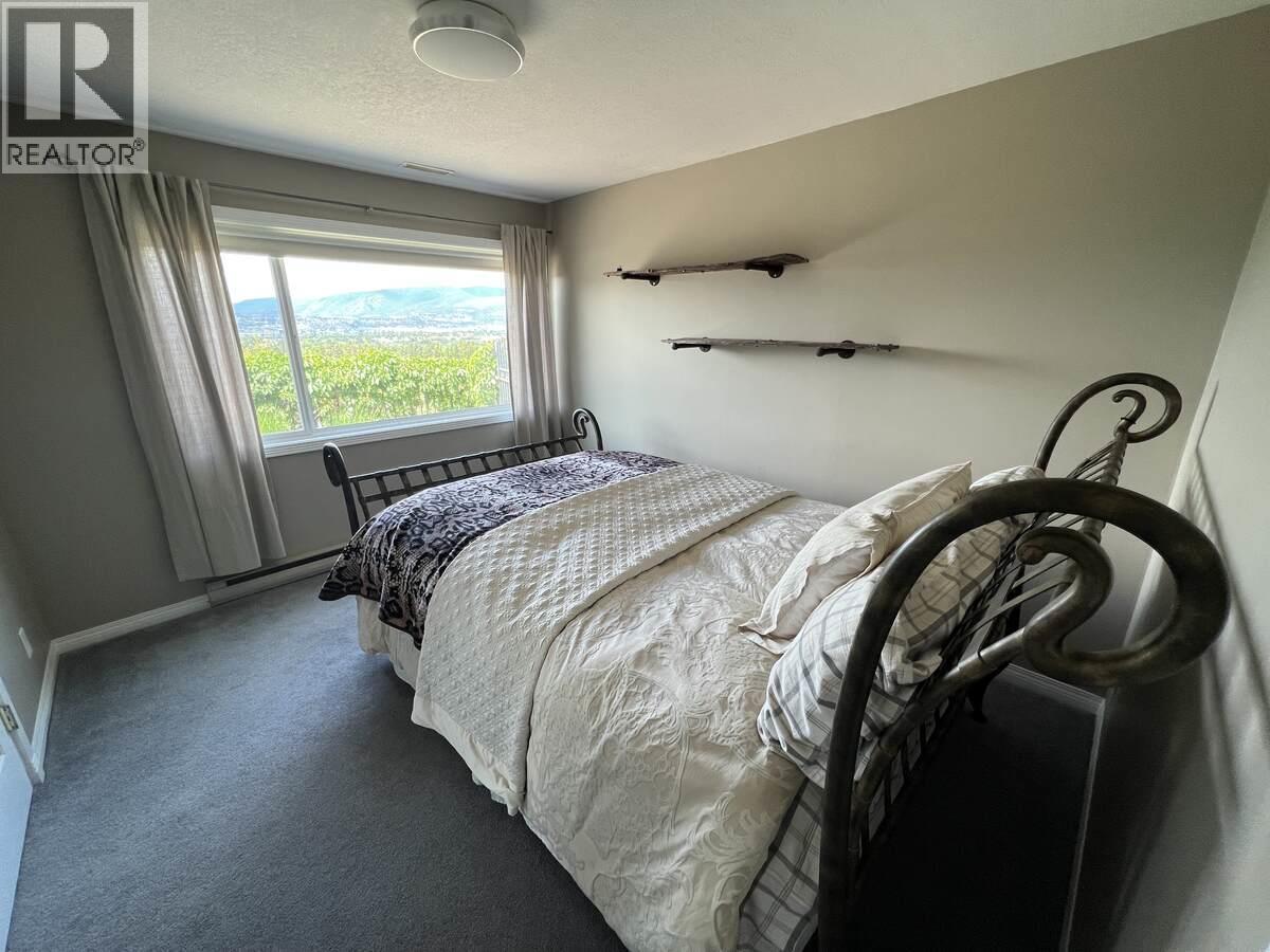 3380 Neid Road, Kelowna, BC - Indoor Photo Showing Bedroom
