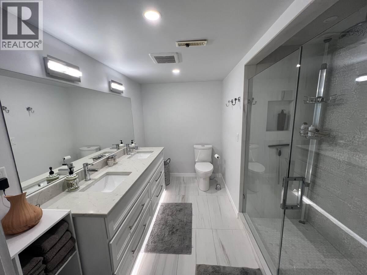3380 Neid Road, Kelowna, BC - Indoor Photo Showing Bathroom