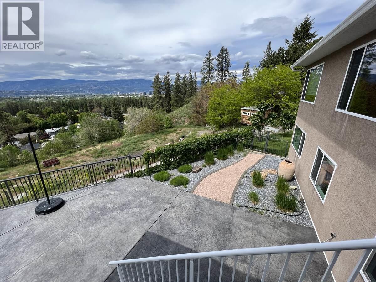 3380 Neid Road, Kelowna, BC - Outdoor