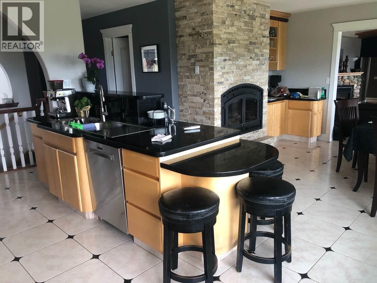 3380 Neid Road, Kelowna, BC - Indoor With Fireplace