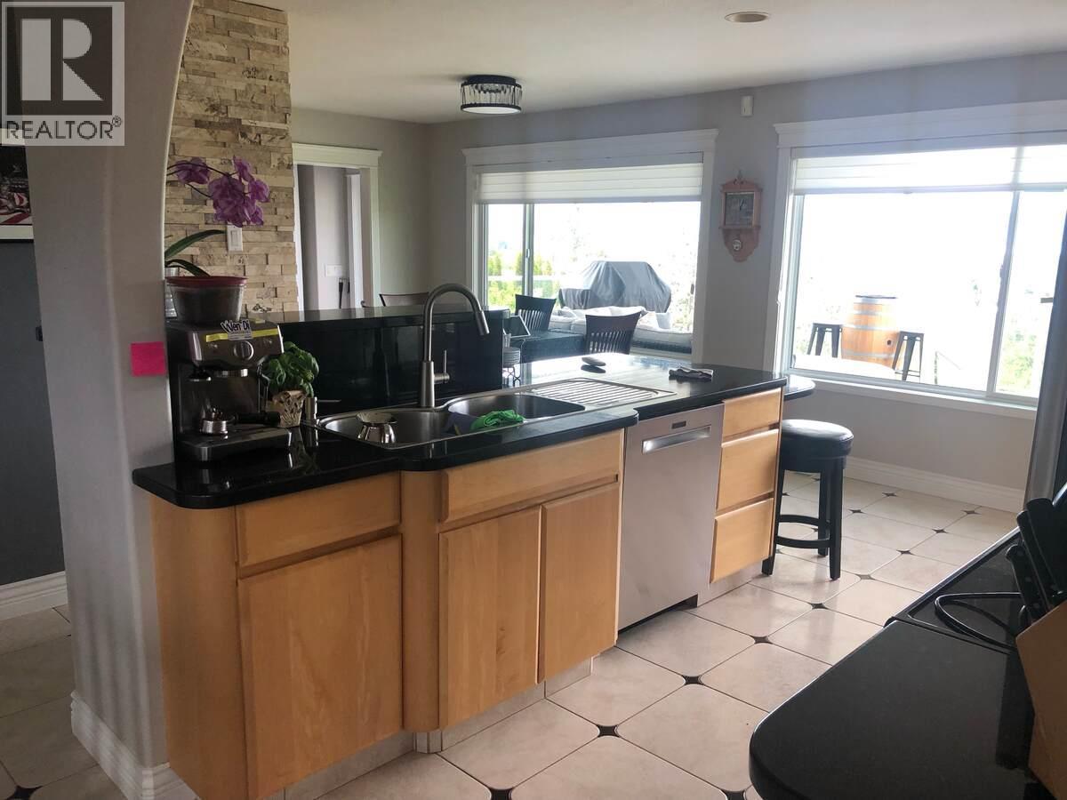3380 Neid Road, Kelowna, BC - Indoor Photo Showing Kitchen With Double Sink