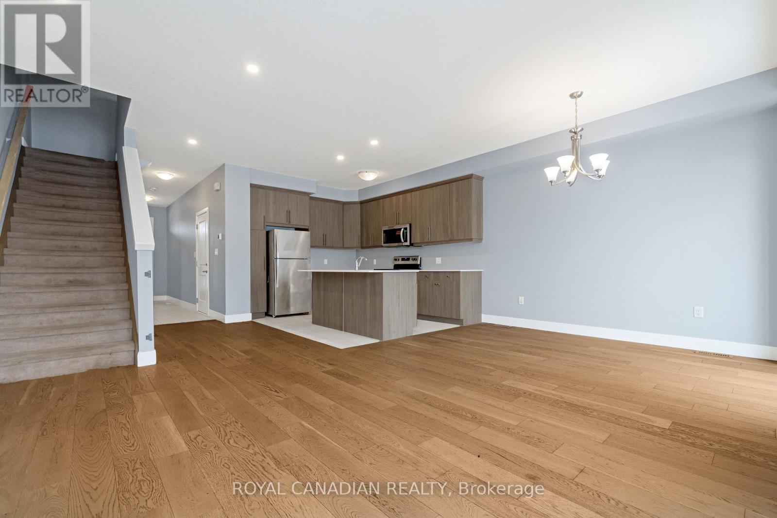 673 Chelton Road, London South, ON - Indoor Photo Showing Kitchen