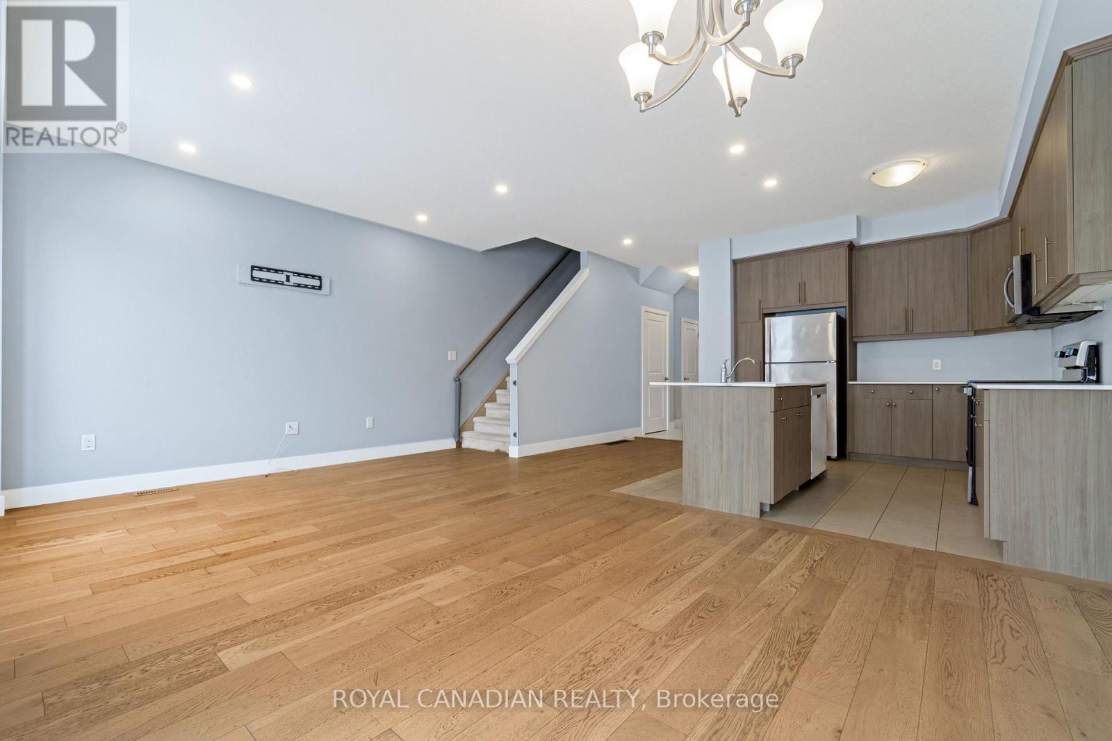 673 Chelton Road, London South, ON - Indoor Photo Showing Kitchen