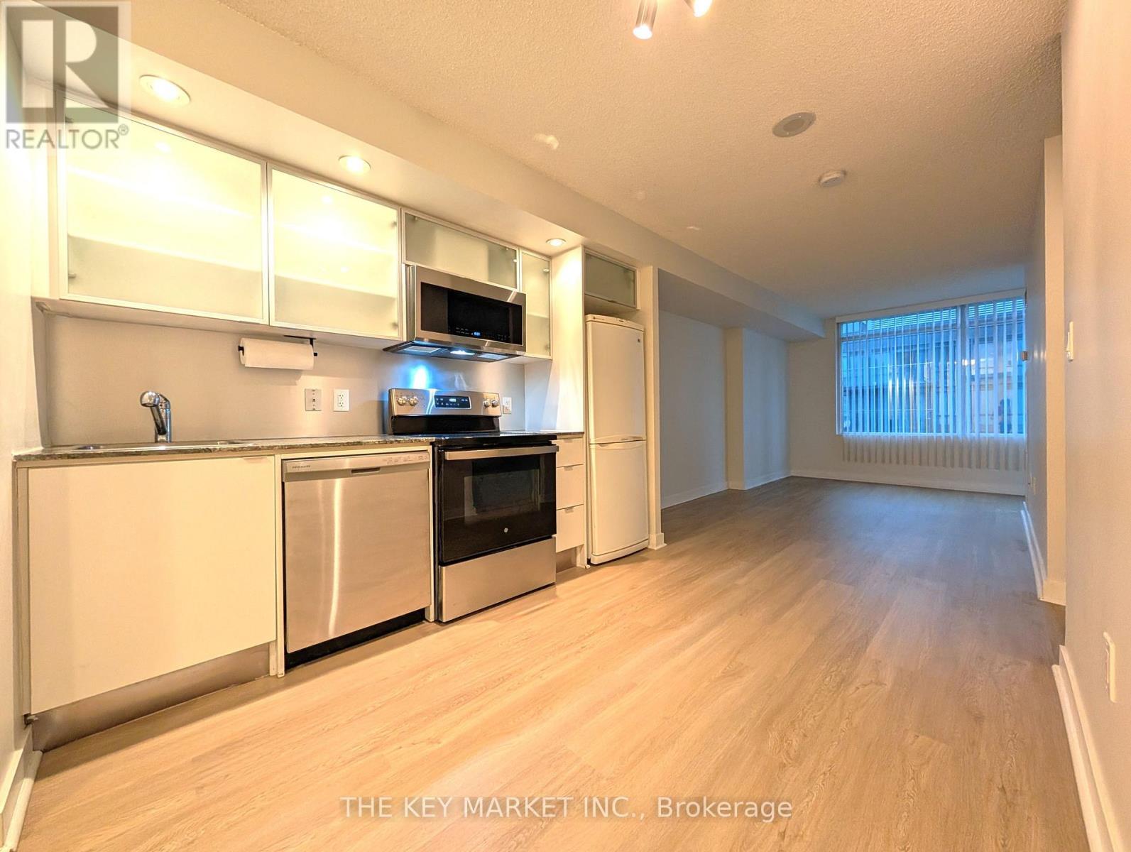 1805 - 25 Telegram Mews, Toronto, ON - Indoor Photo Showing Kitchen