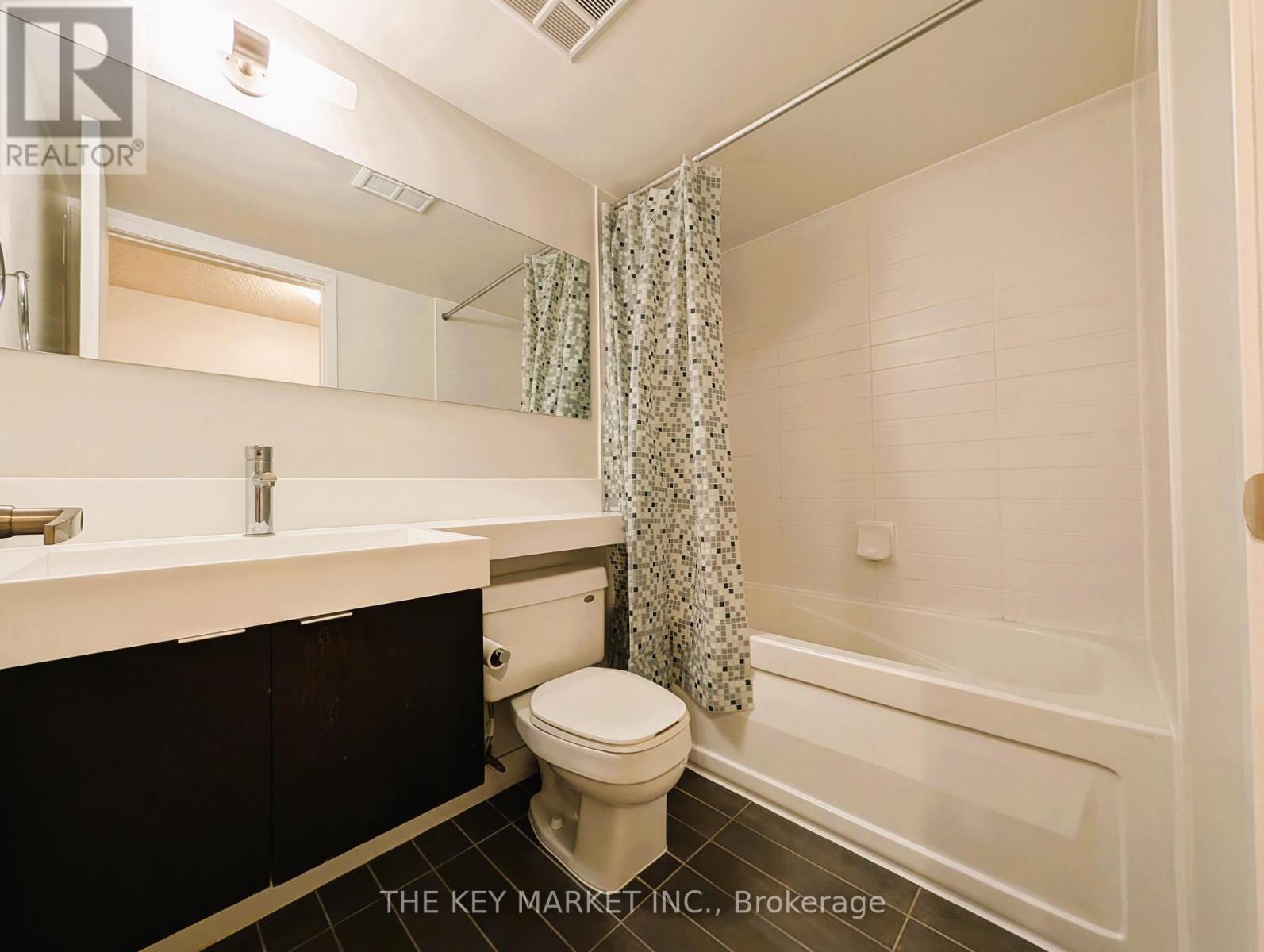 1805 - 25 Telegram Mews, Toronto, ON - Indoor Photo Showing Bathroom