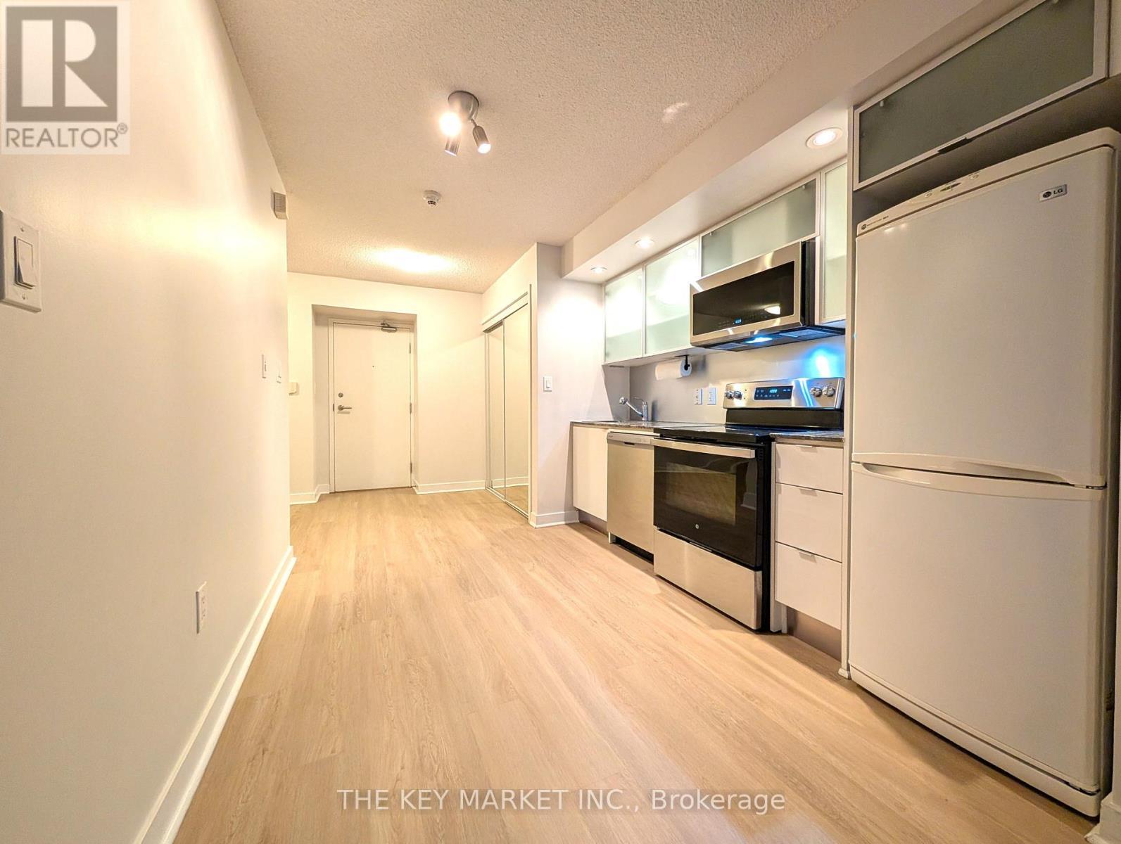 1805 - 25 Telegram Mews, Toronto, ON - Indoor Photo Showing Kitchen