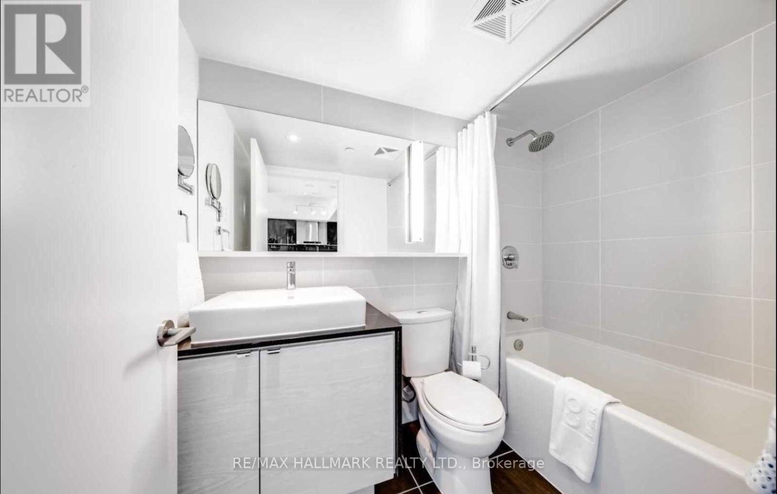 1510 - 72 Esther Shiner Boulevard, Toronto, ON - Indoor Photo Showing Bathroom