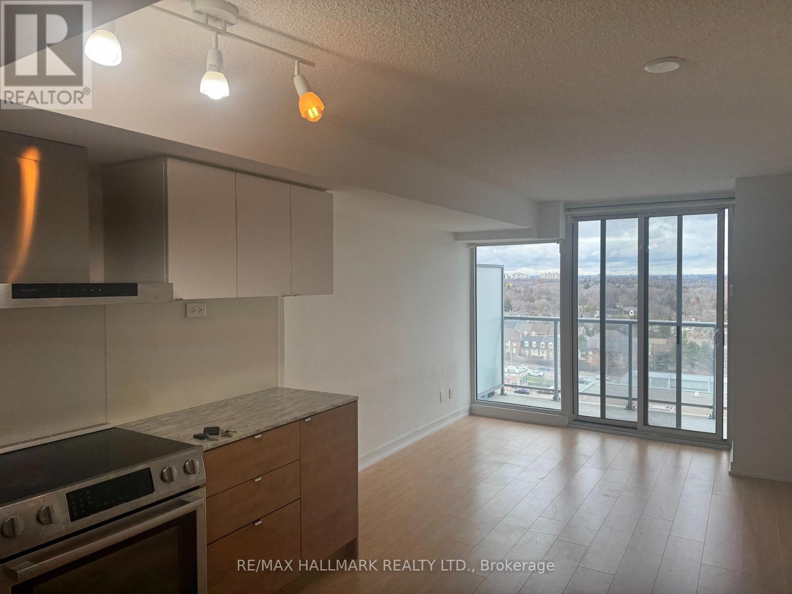1510 - 72 Esther Shiner Boulevard, Toronto, ON - Indoor Photo Showing Kitchen