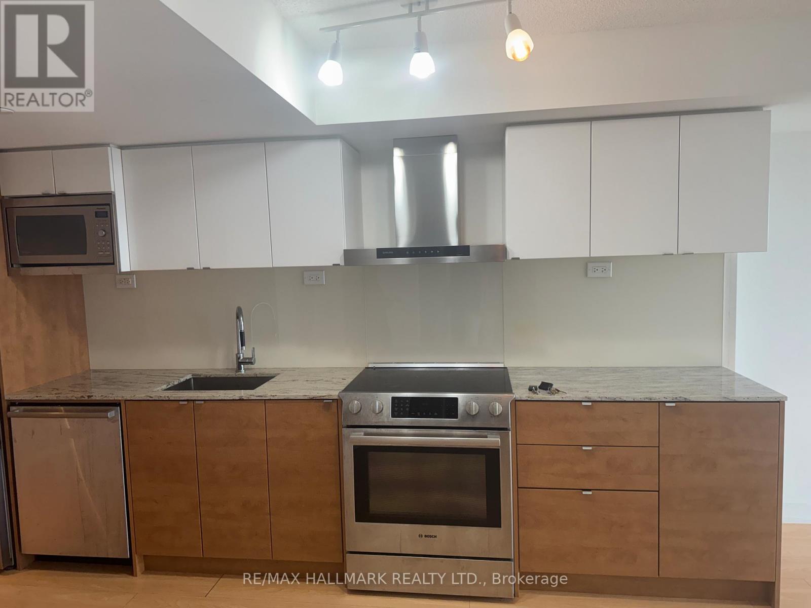 1510 - 72 Esther Shiner Boulevard, Toronto, ON - Indoor Photo Showing Kitchen