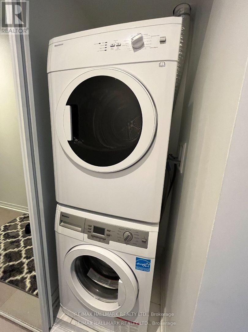 420 - 251 Jarvis Street, Toronto, ON - Indoor Photo Showing Laundry Room