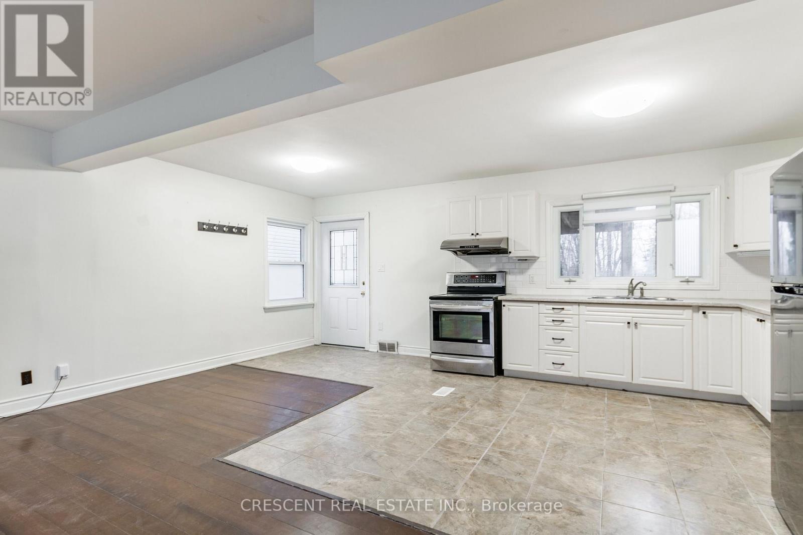 Main & Upper - 261 Barrie Road, Orillia, ON - Indoor Photo Showing Kitchen