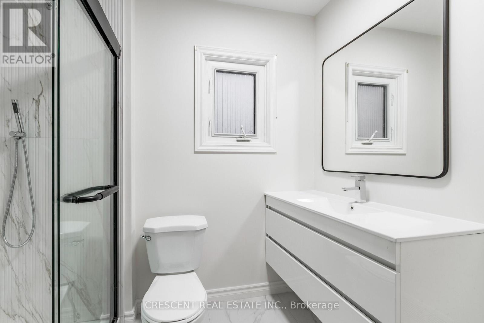 Main & Upper - 261 Barrie Road, Orillia, ON - Indoor Photo Showing Bathroom