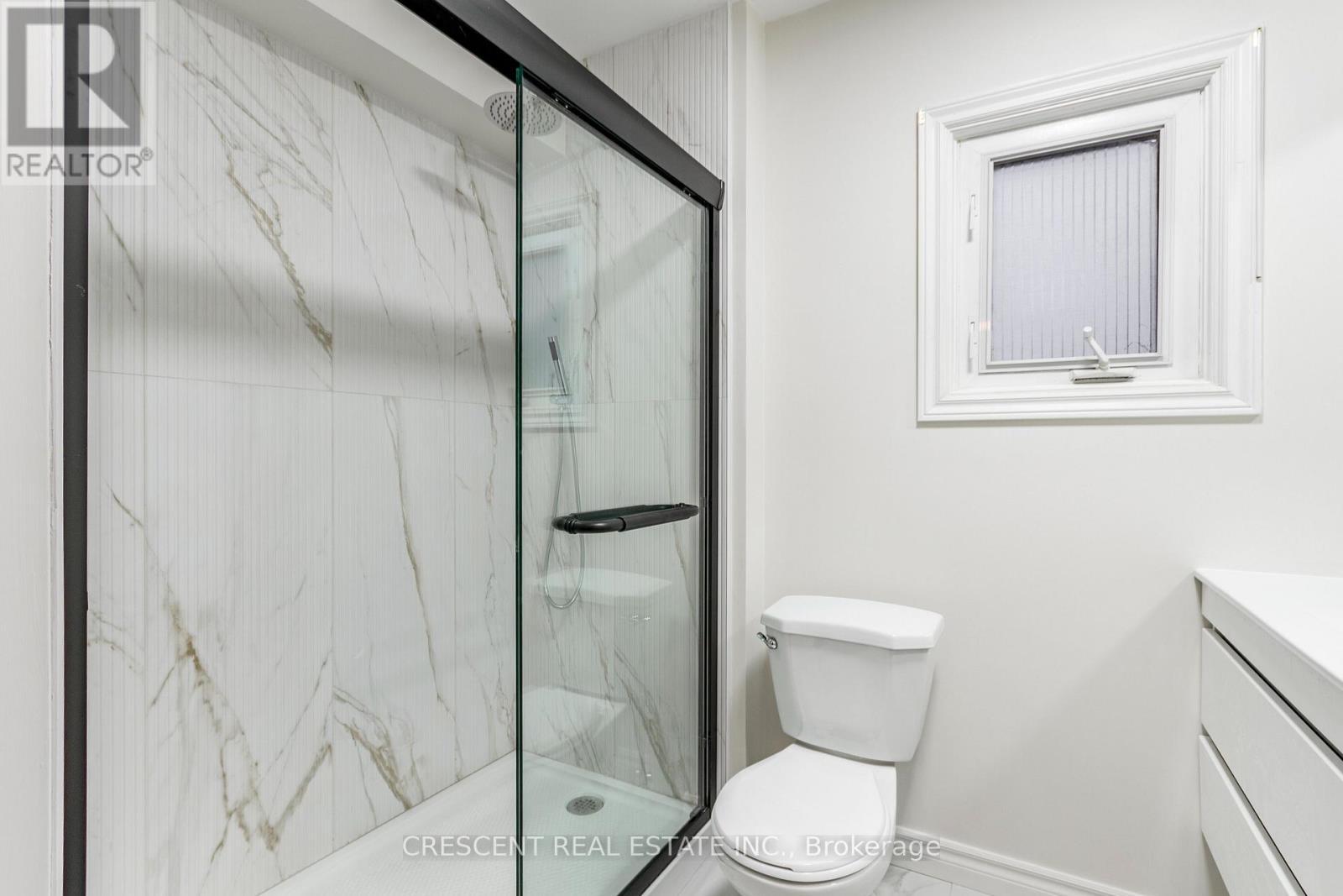 Main & Upper - 261 Barrie Road, Orillia, ON - Indoor Photo Showing Bathroom