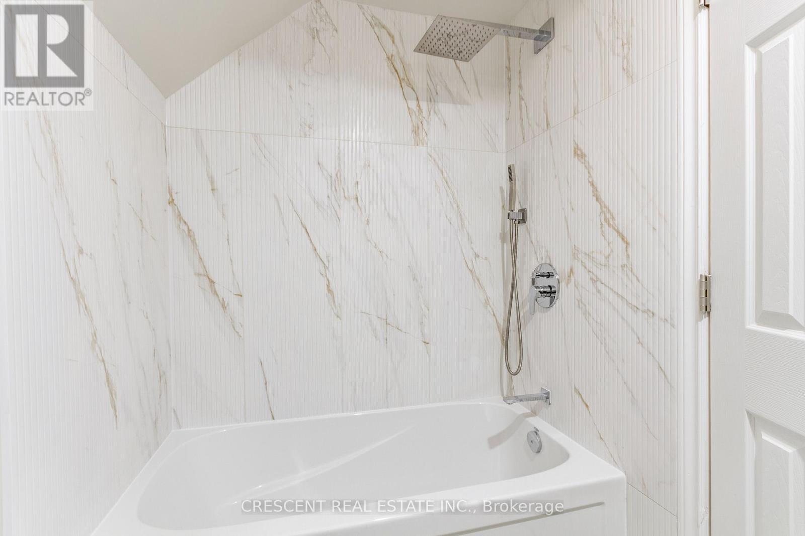 Main & Upper - 261 Barrie Road, Orillia, ON - Indoor Photo Showing Bathroom