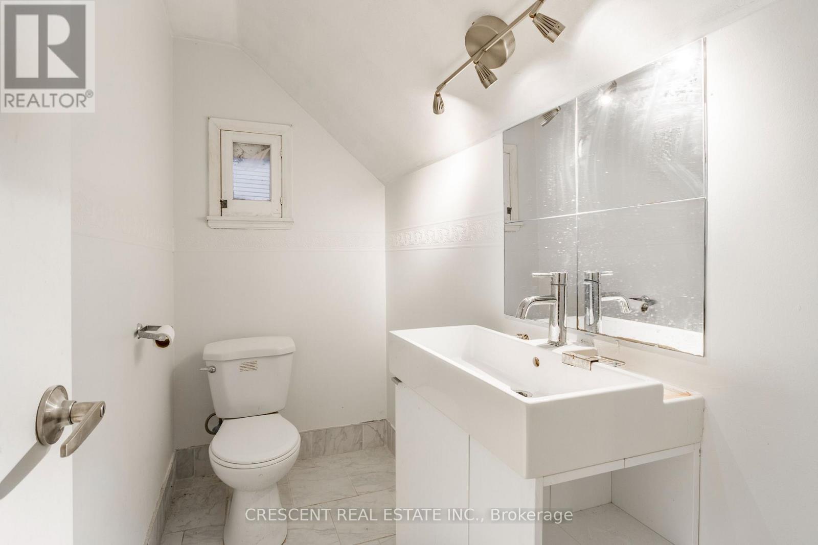 Main & Upper - 261 Barrie Road, Orillia, ON - Indoor Photo Showing Bathroom