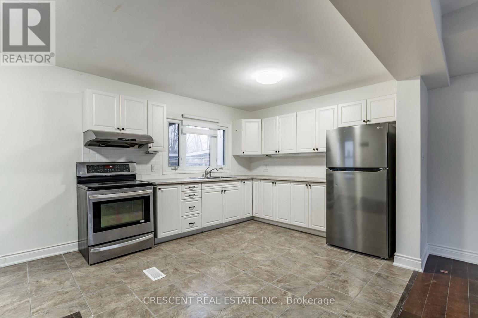 Main & Upper - 261 Barrie Road, Orillia, ON - Indoor Photo Showing Kitchen