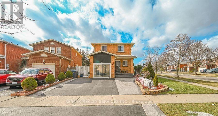 32 Shenstone Avenue, Brampton, ON - Outdoor With Facade