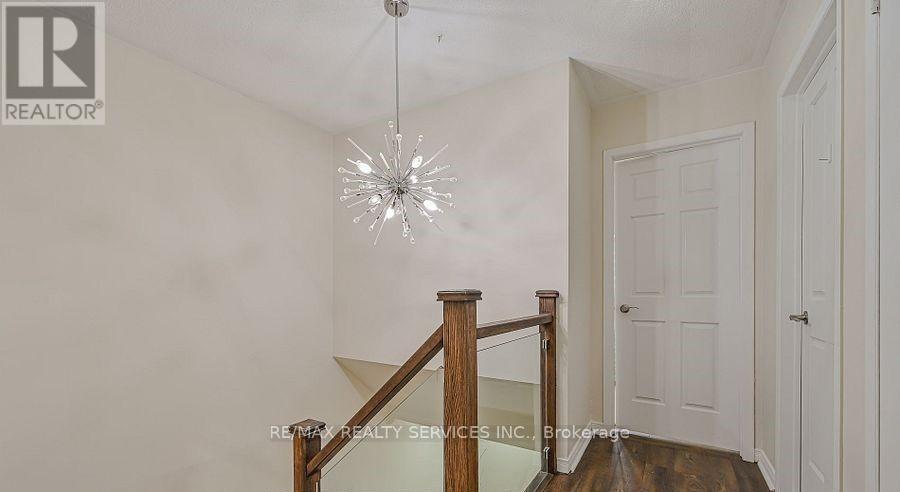 32 Shenstone Avenue, Brampton, ON - Indoor Photo Showing Other Room