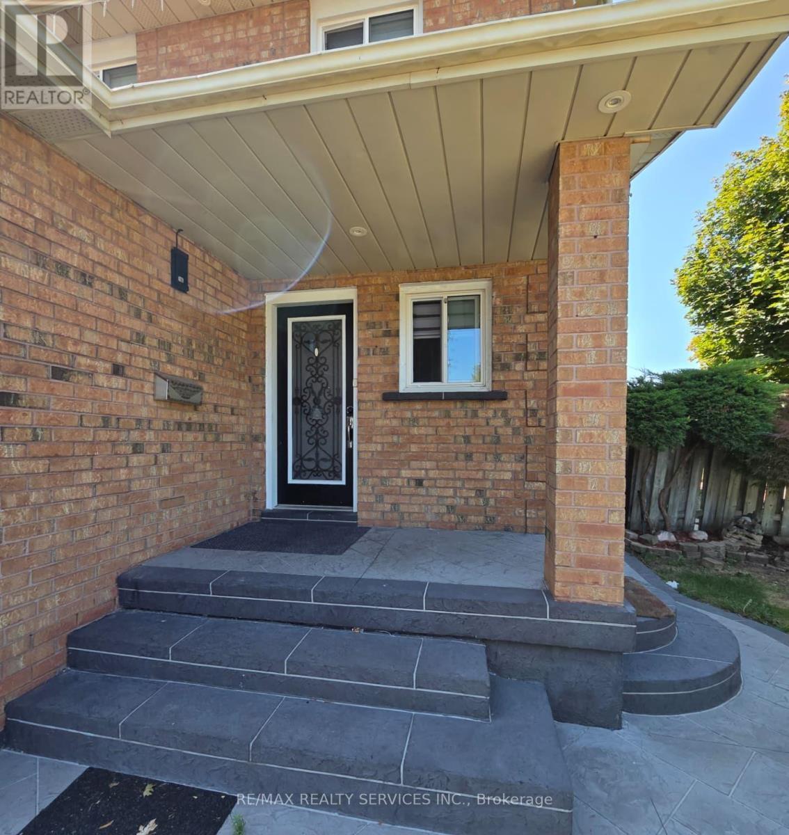 32 Shenstone Avenue, Brampton, ON - Outdoor