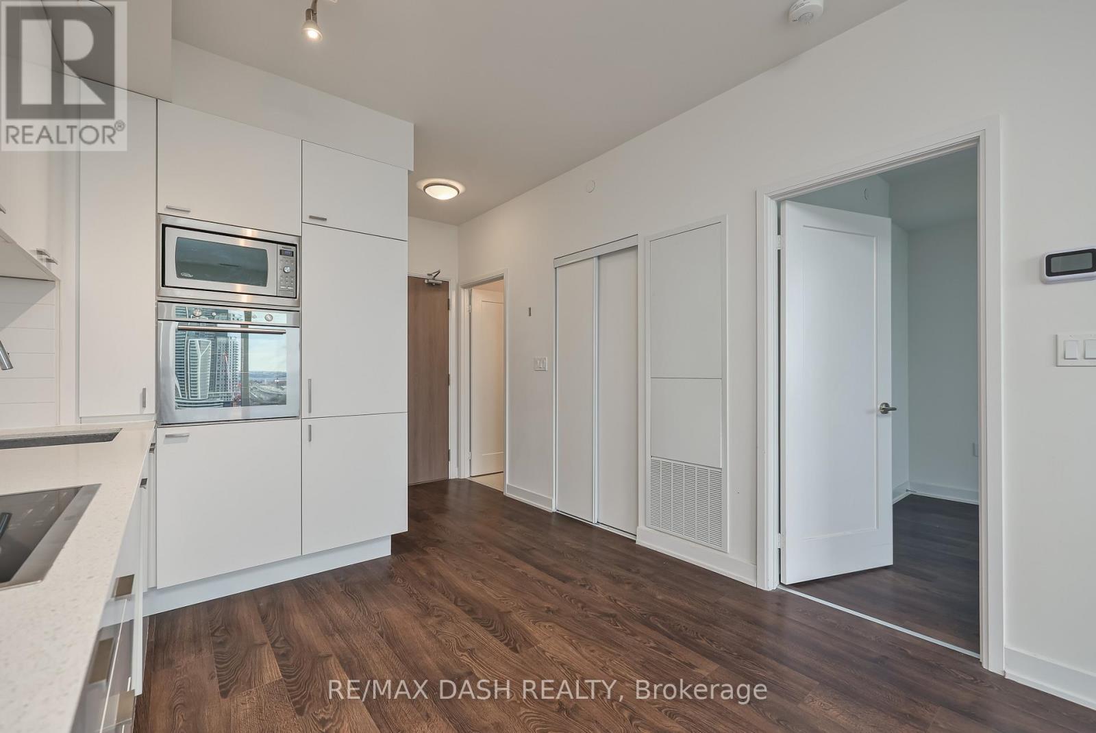 1508W - 27 Bathurst Street, Toronto, ON - Indoor