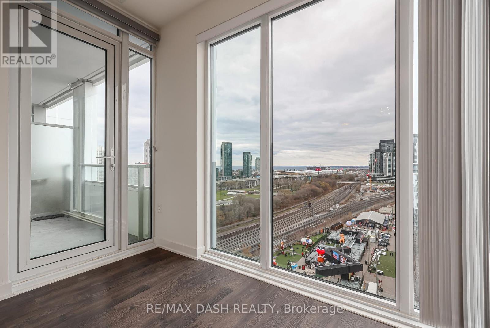 1508W - 27 Bathurst Street, Toronto, ON - Indoor Photo Showing Other Room