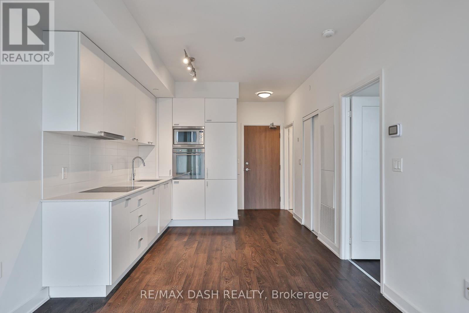1508W - 27 Bathurst Street, Toronto, ON - Indoor Photo Showing Kitchen With Upgraded Kitchen