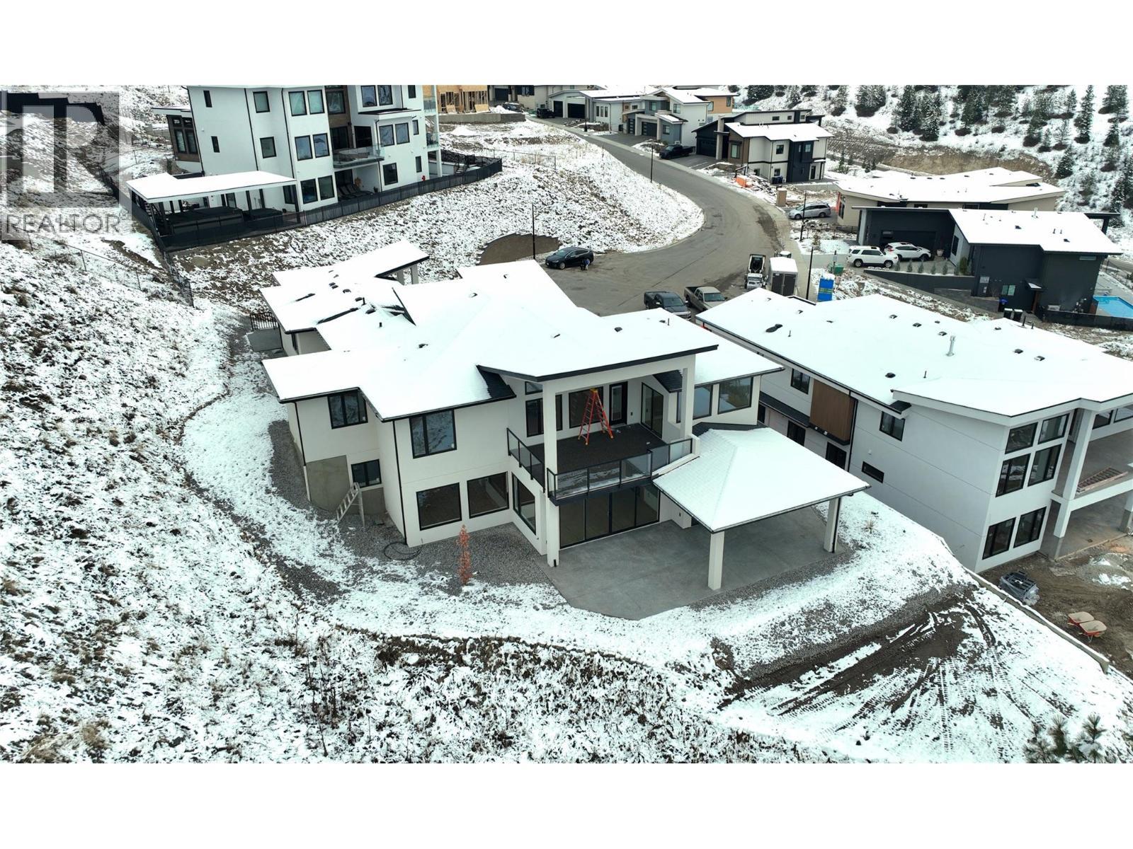 1122 Carnoustie Drive, Kelowna, BC - Outdoor