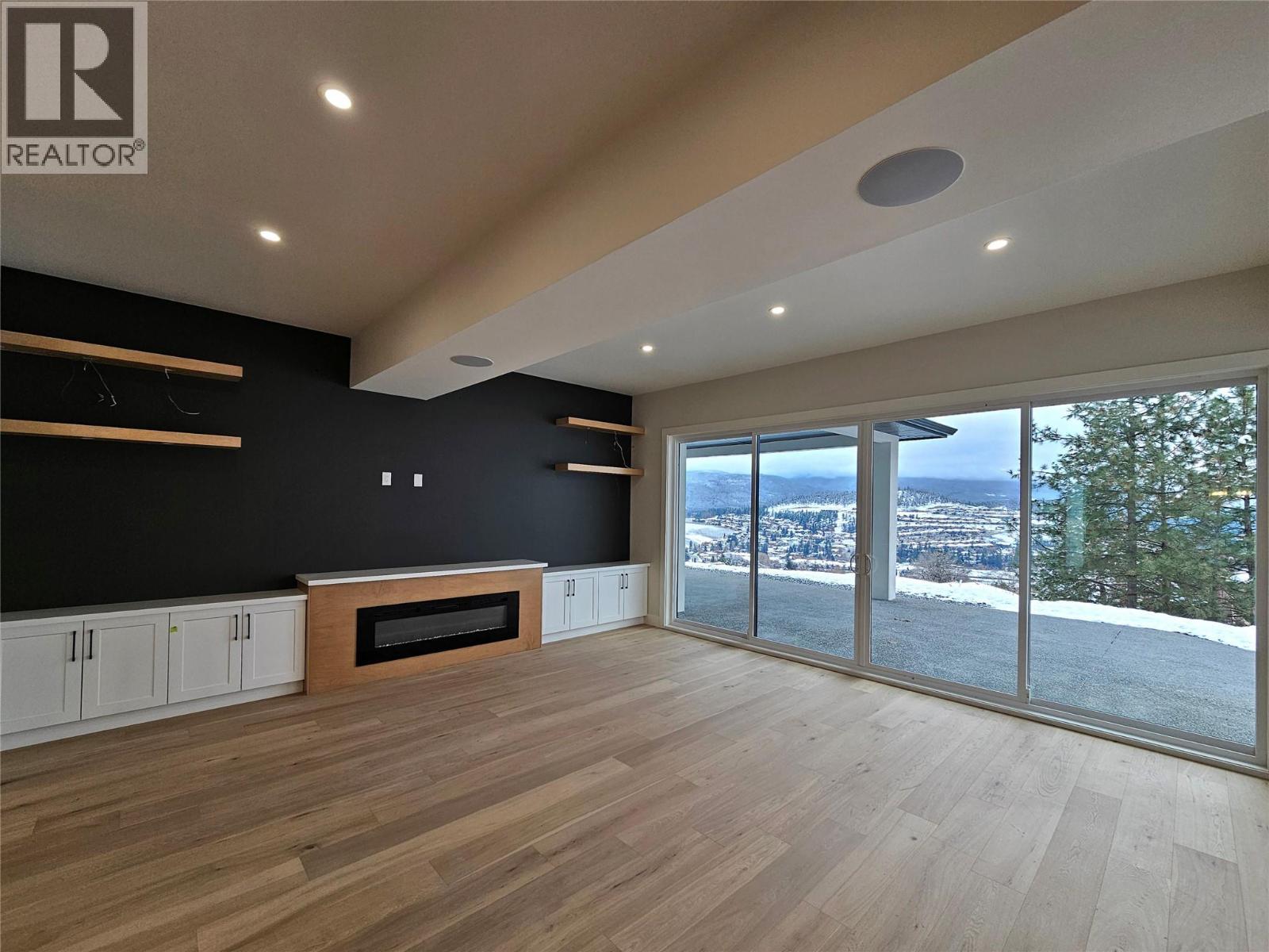 1122 Carnoustie Drive, Kelowna, BC - Indoor Photo Showing Other Room
