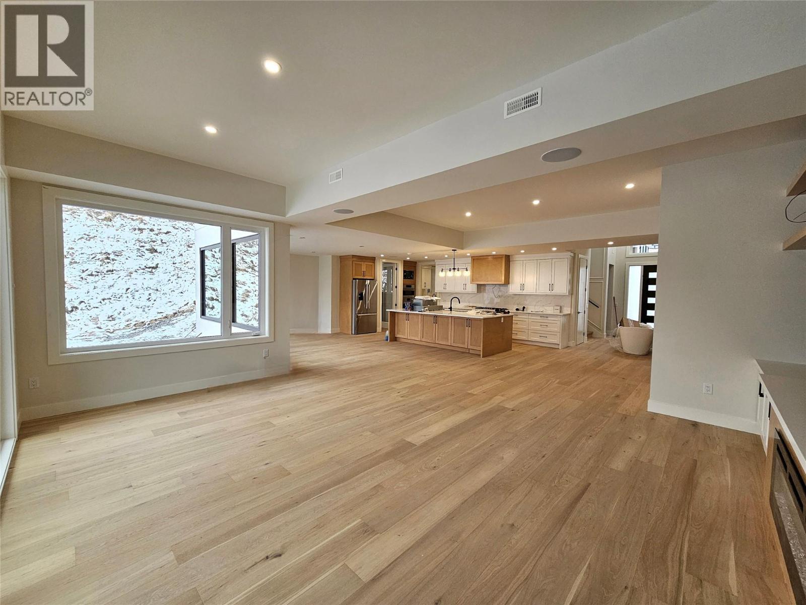 1122 Carnoustie Drive, Kelowna, BC - Indoor Photo Showing Other Room