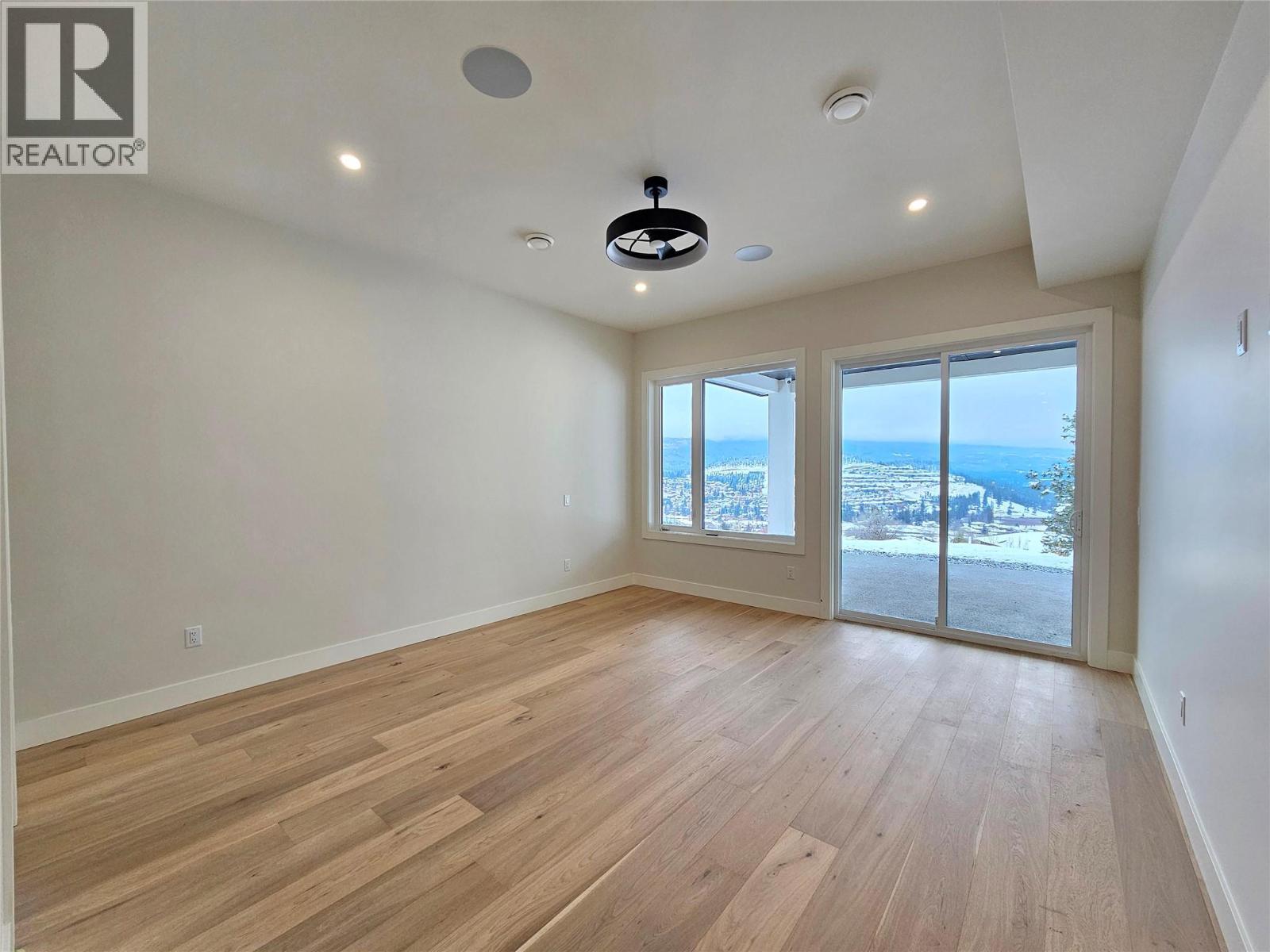 1122 Carnoustie Drive, Kelowna, BC - Indoor Photo Showing Other Room