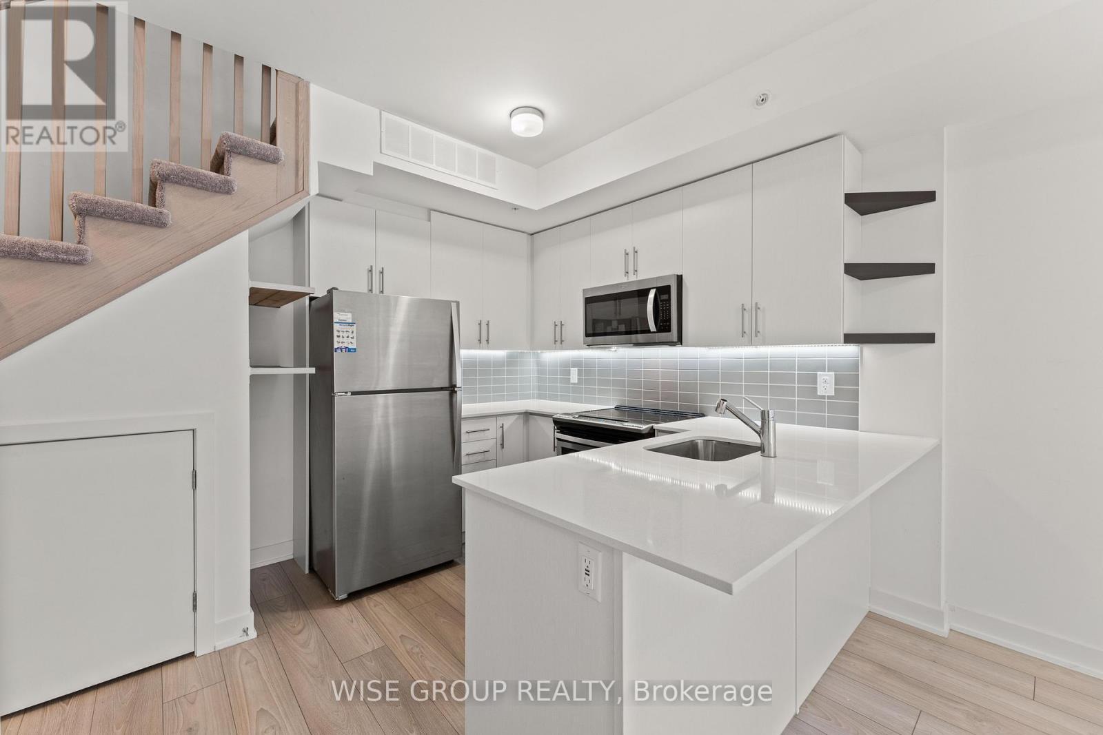 15 - 3476 Widdicombe Way, Mississauga, ON - Indoor Photo Showing Kitchen With Stainless Steel Kitchen With Upgraded Kitchen