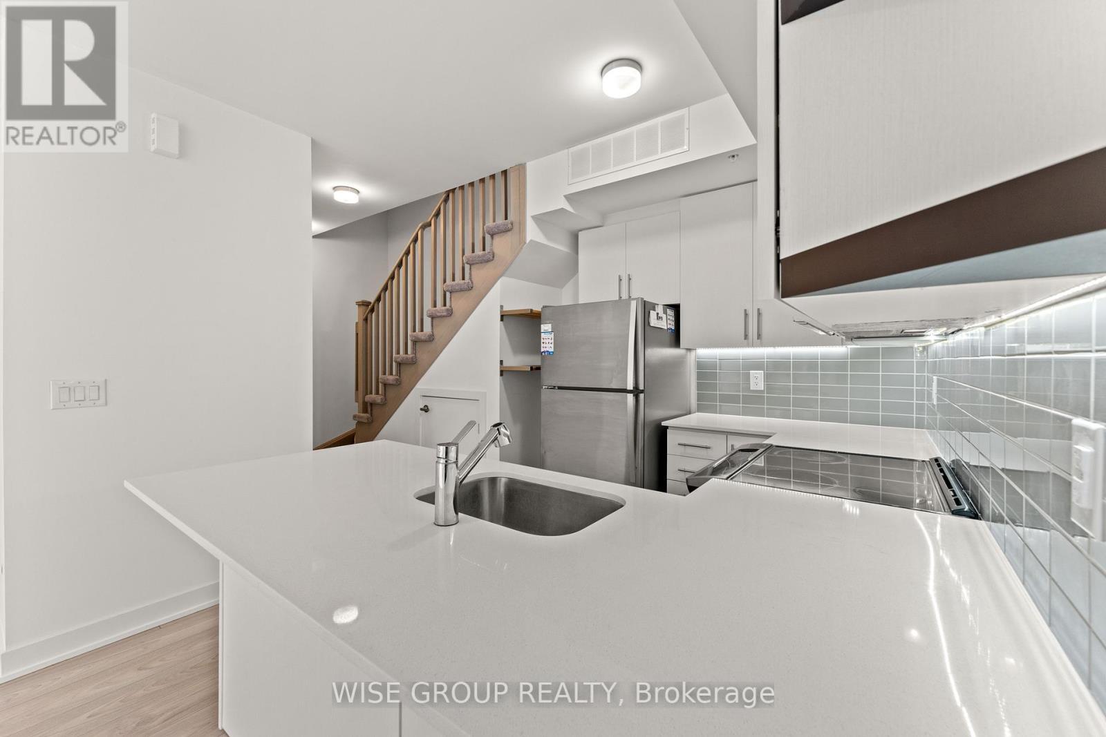 15 - 3476 Widdicombe Way, Mississauga, ON - Indoor Photo Showing Kitchen