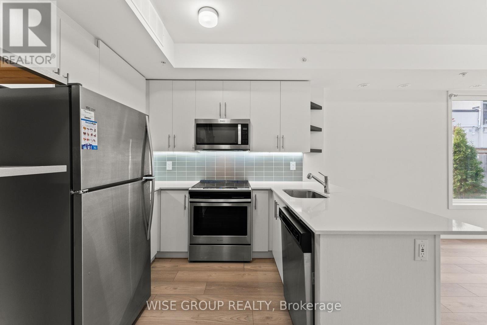 15 - 3476 Widdicombe Way, Mississauga, ON - Indoor Photo Showing Kitchen With Stainless Steel Kitchen With Upgraded Kitchen