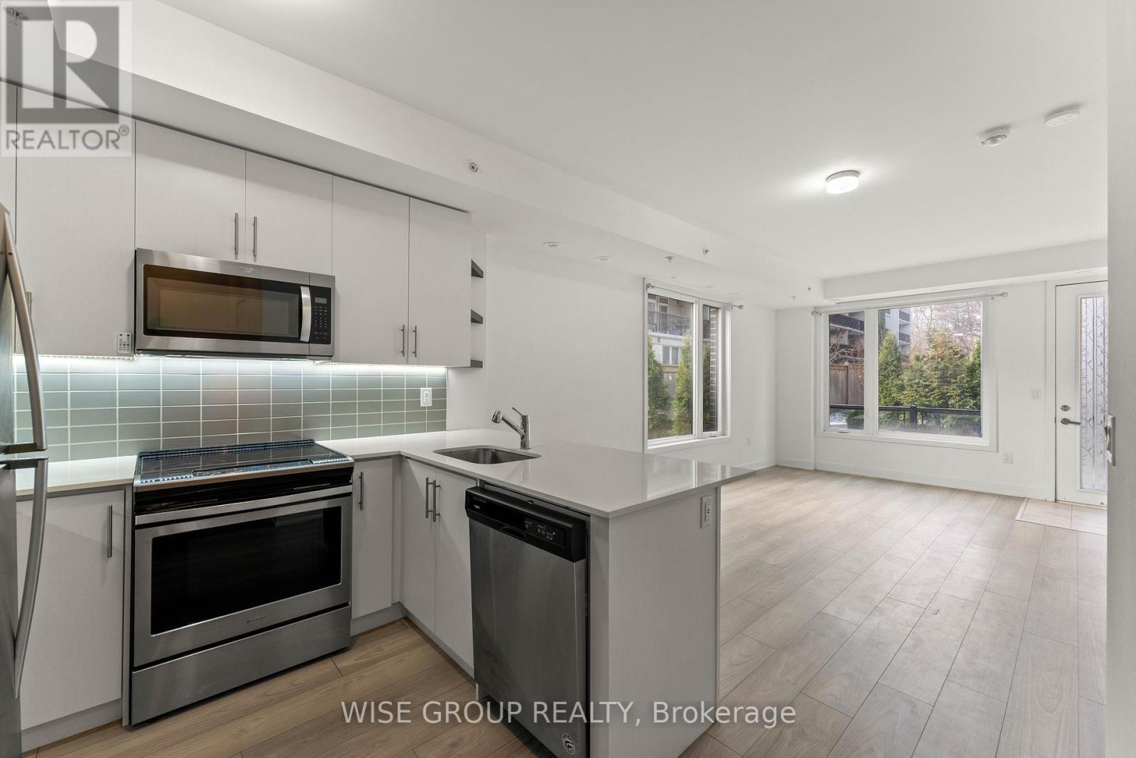 15 - 3476 Widdicombe Way, Mississauga, ON - Indoor Photo Showing Kitchen With Stainless Steel Kitchen With Upgraded Kitchen