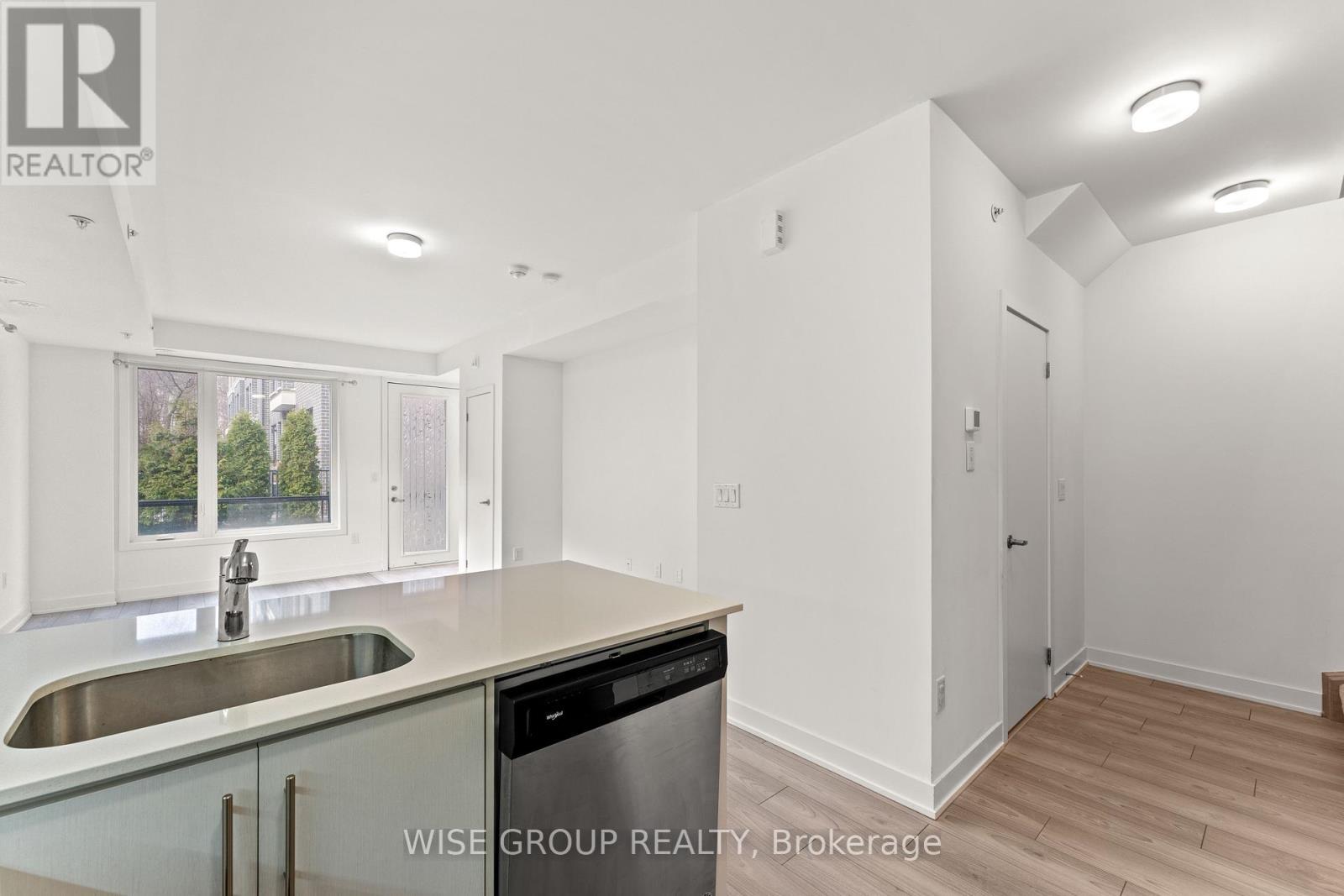 15 - 3476 Widdicombe Way, Mississauga, ON - Indoor Photo Showing Kitchen