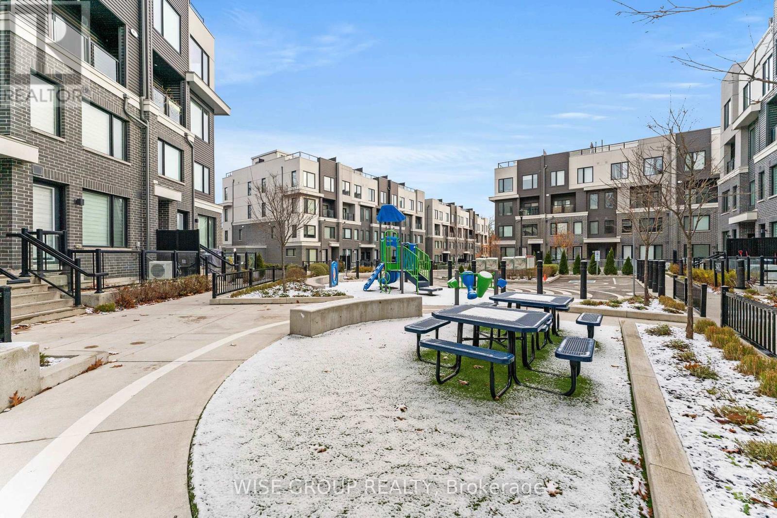 15 - 3476 Widdicombe Way, Mississauga, ON - Outdoor