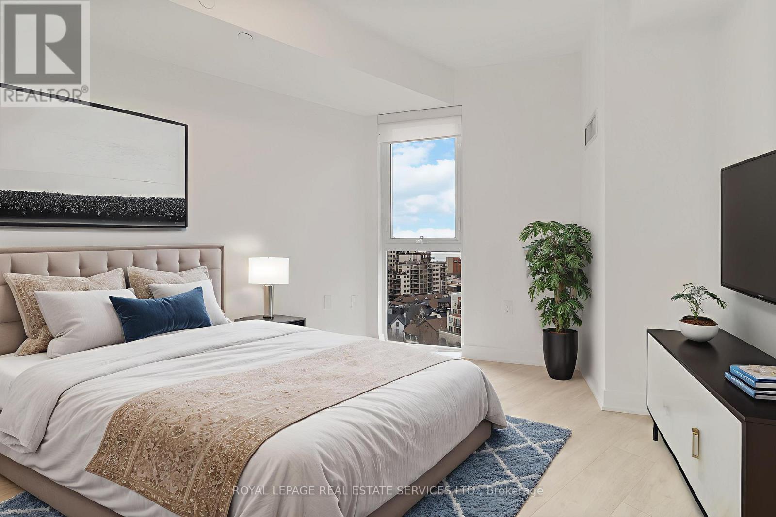 1109 - 2088 James Street, Burlington, ON - Indoor Photo Showing Bedroom