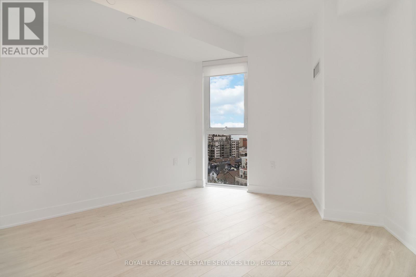 1109 - 2088 James Street, Burlington, ON - Indoor Photo Showing Other Room