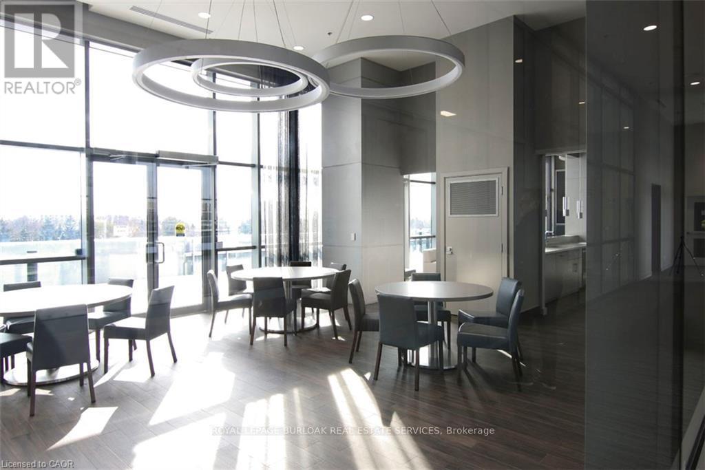 2007 - 2081 Fairview Street, Burlington, ON - Indoor Photo Showing Dining Room