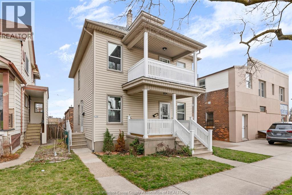 1290 Chilver, Windsor, ON - Outdoor With Balcony With Facade