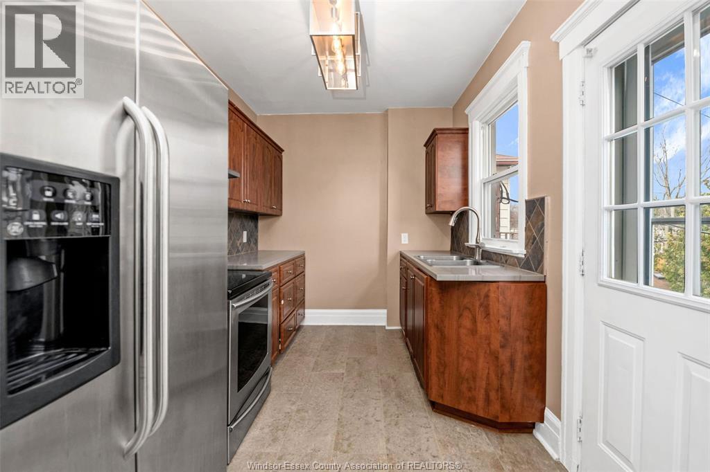 1290 Chilver, Windsor, ON - Indoor Photo Showing Kitchen With Double Sink