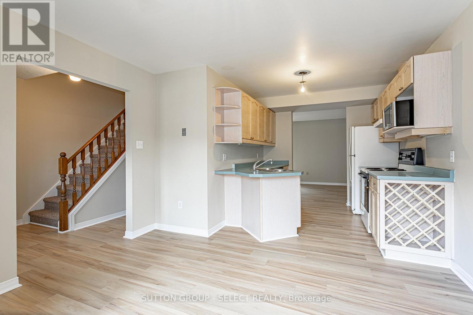 27 - 50 Chapman Court, London North (North L), ON - Indoor Photo Showing Kitchen