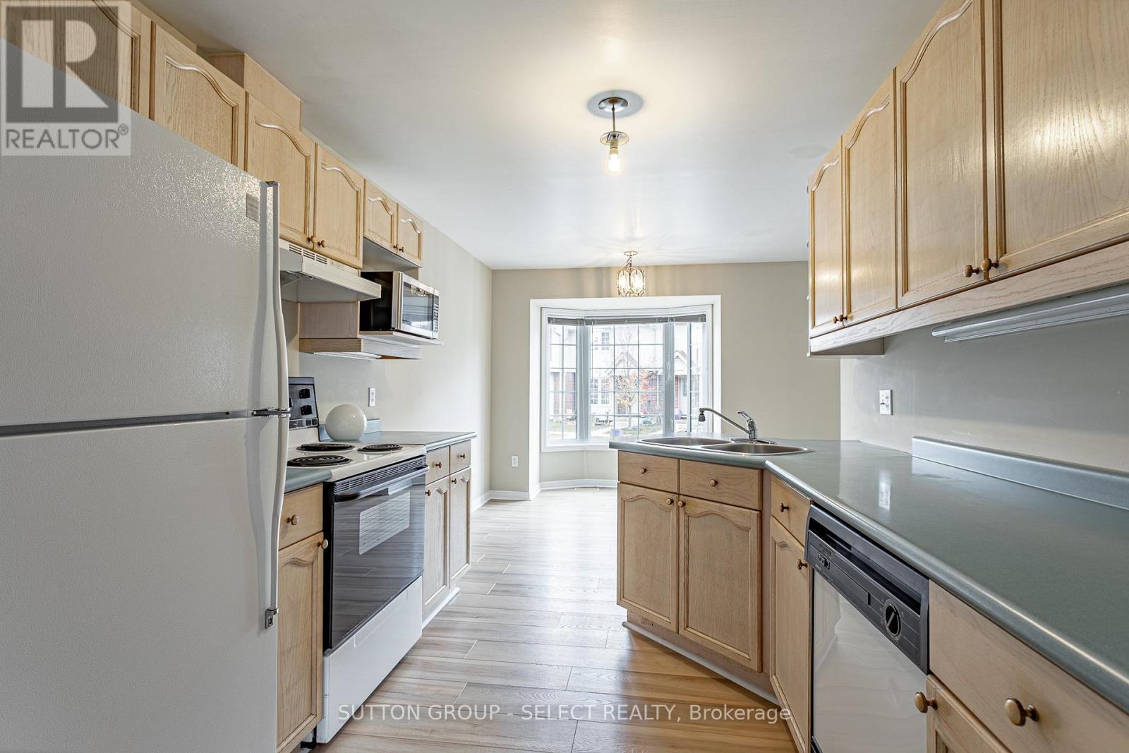 27 - 50 Chapman Court, London North (North L), ON - Indoor Photo Showing Kitchen