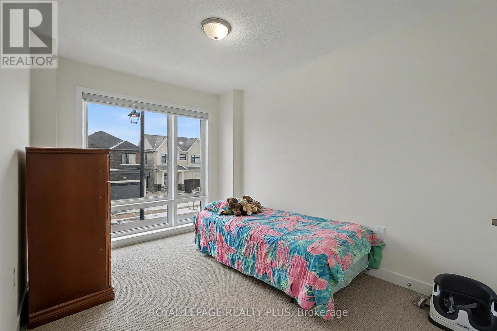 Shared Jack & Jill bath - 24 Ferguson Street, Erin, ON - Indoor Photo Showing Bedroom