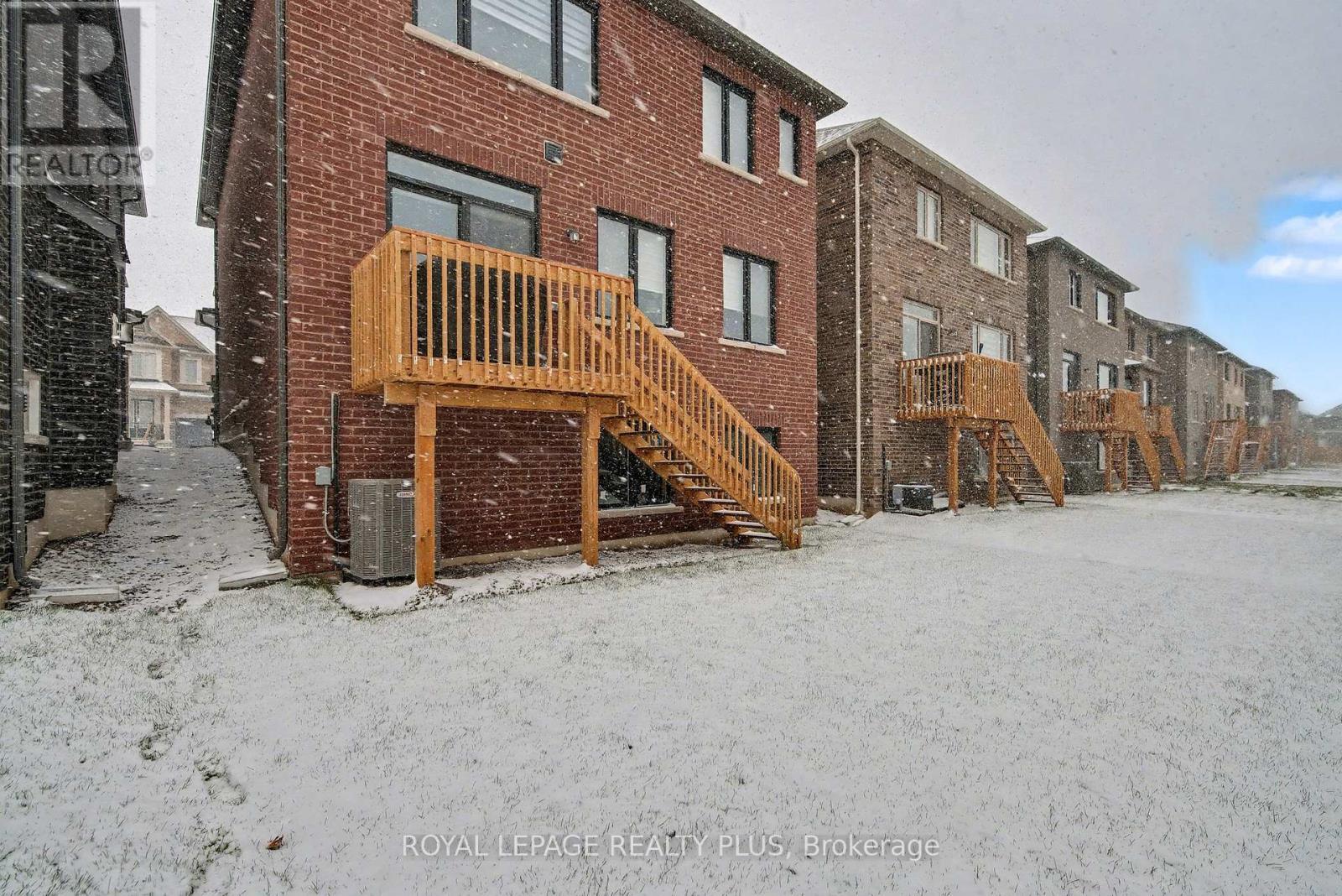 Deck and lawn - 24 Ferguson Street, Erin, ON - Outdoor