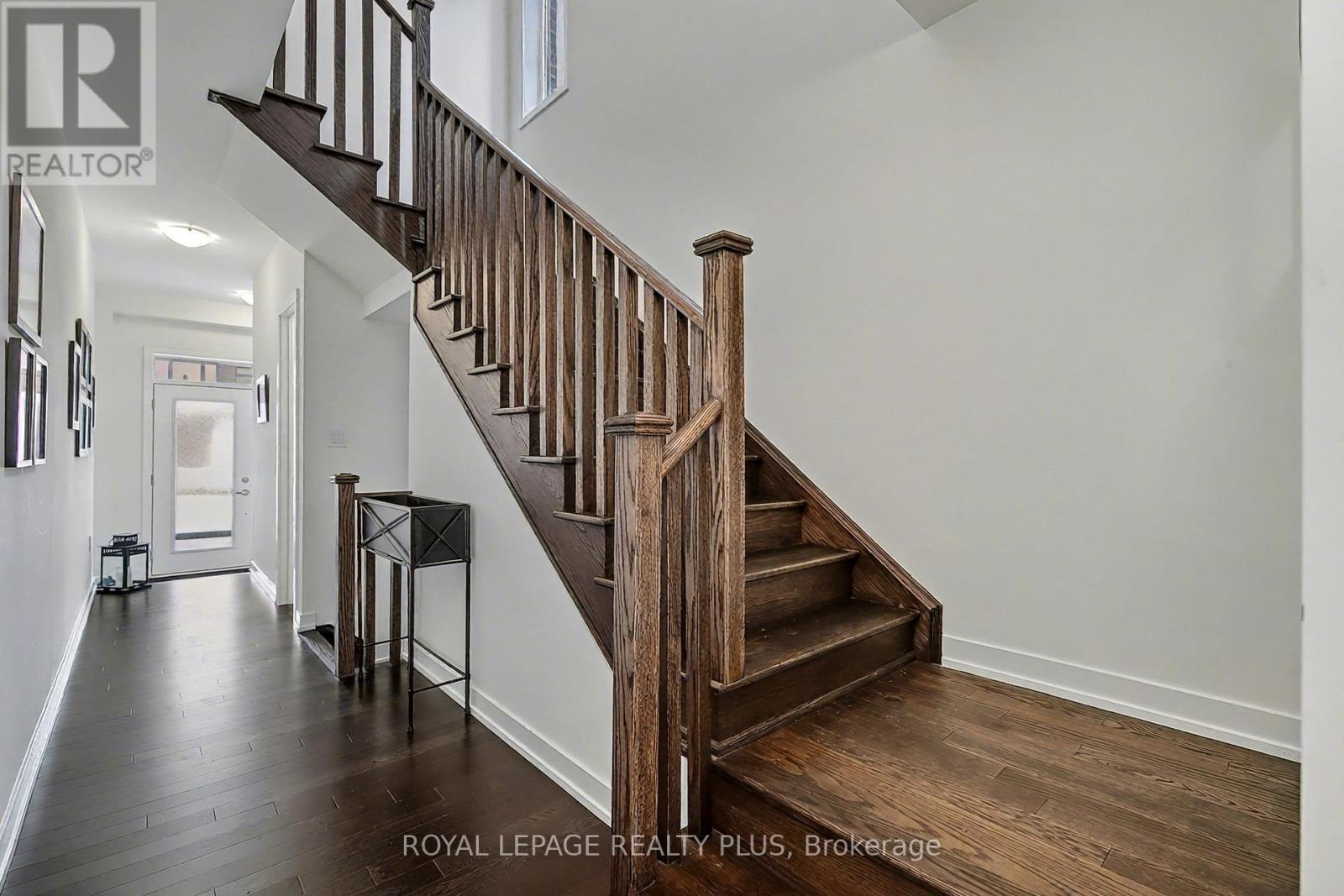 Solid oak staircase - 24 Ferguson Street, Erin, ON - Indoor Photo Showing Other Room