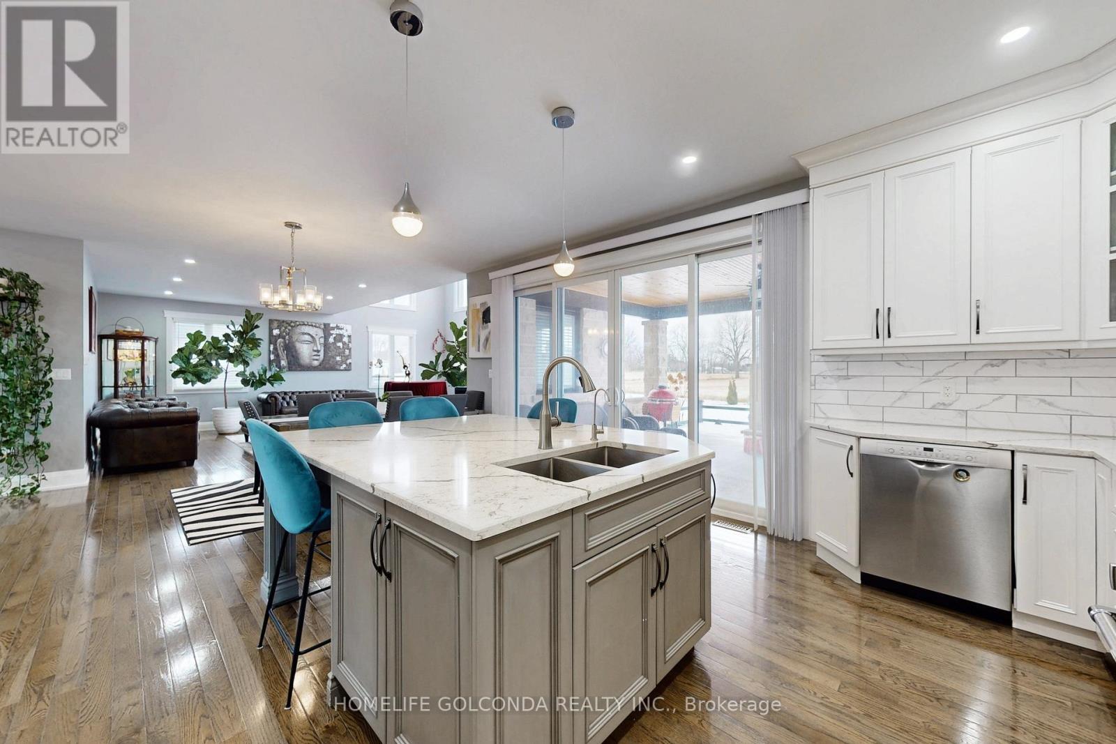 2687 Haldimand 55 Road, Haldimand, ON - Indoor Photo Showing Kitchen With Double Sink With Upgraded Kitchen
