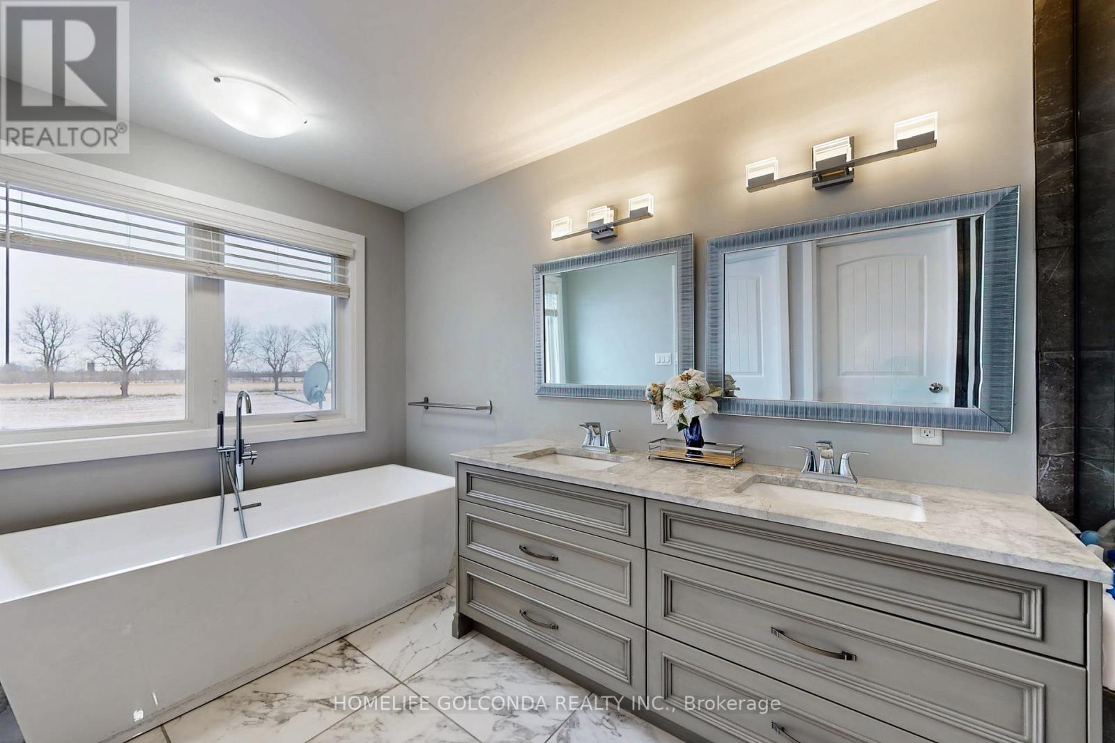 2687 Haldimand 55 Road, Haldimand, ON - Indoor Photo Showing Bathroom